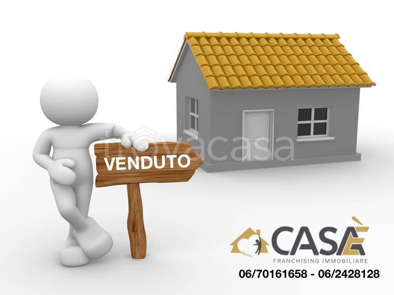 appartamento in vendita a Pomezia in zona Torvaianica