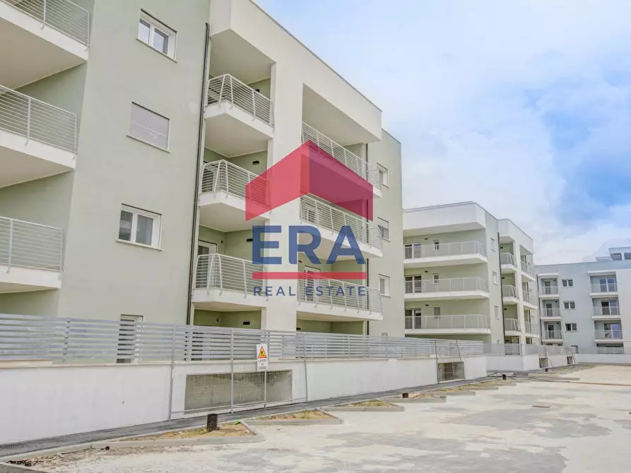 appartamento in vendita a Pomezia in zona Pratica di Mare