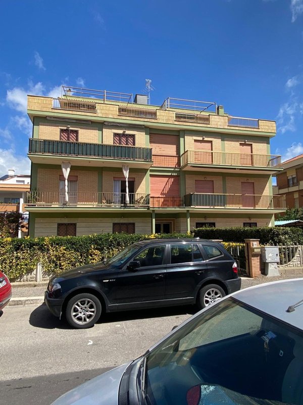 appartamento in vendita a Pomezia in zona Torvaianica