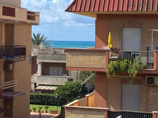 appartamento in vendita a Pomezia in zona Torvaianica