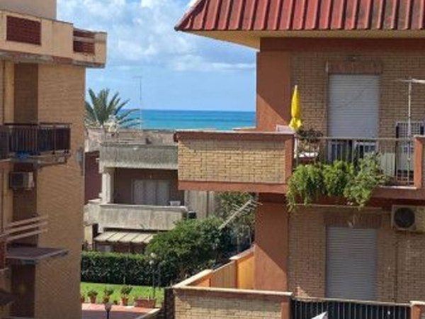 appartamento in vendita a Pomezia in zona Torvaianica