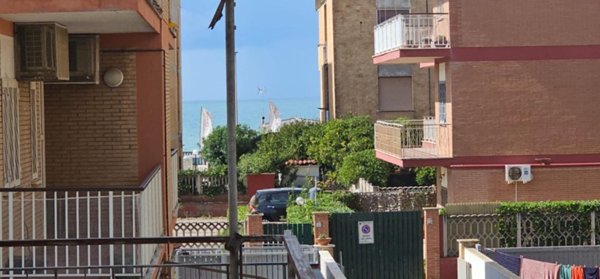 appartamento in vendita a Pomezia in zona Torvaianica