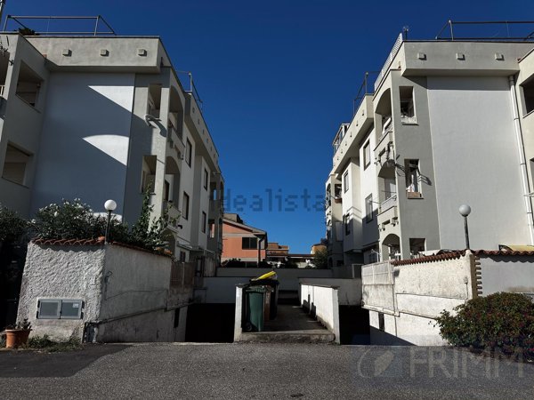 appartamento in vendita a Pomezia in zona Torvaianica