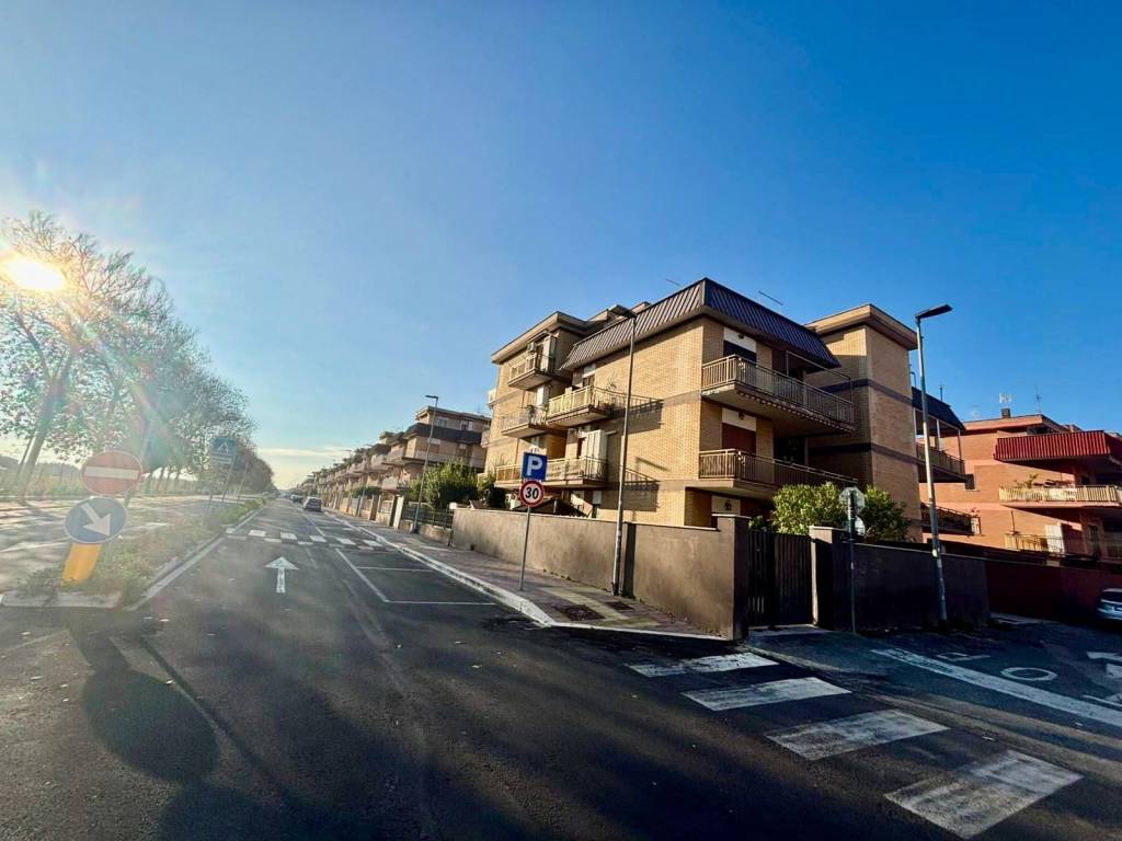 appartamento in vendita a Pomezia in zona Torvaianica