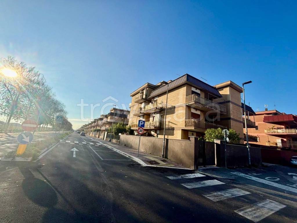 appartamento in vendita a Pomezia in zona Torvaianica