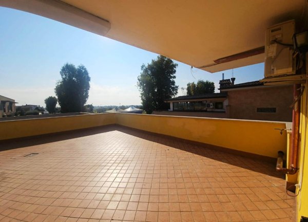 appartamento in vendita a Pomezia in zona Torvaianica Alta