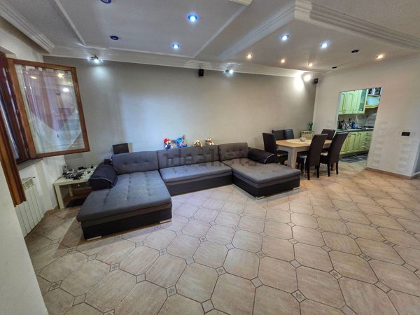 casa indipendente in vendita a Pomezia in zona Torvaianica