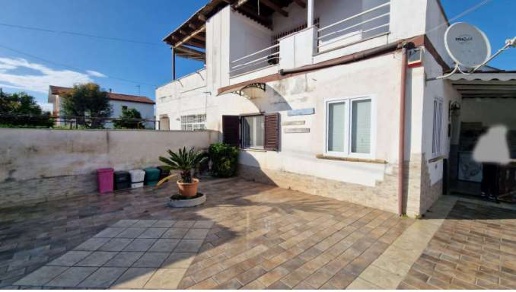 appartamento in vendita a Pomezia in zona Torvaianica