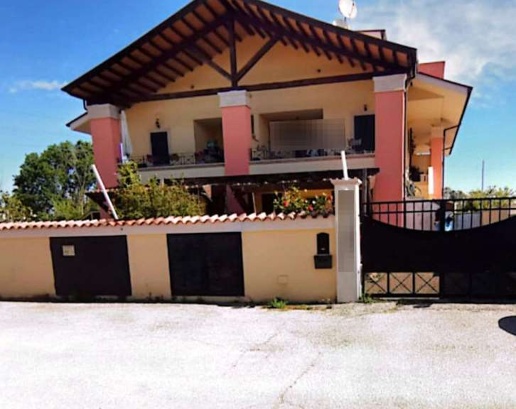 appartamento in vendita a Pomezia in zona Campo Jemini