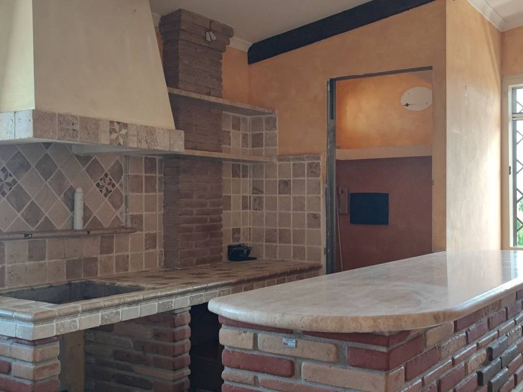 appartamento in vendita a Pomezia in zona Torvaianica Alta