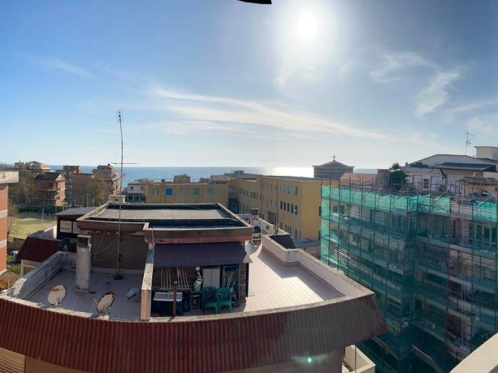 appartamento in vendita a Pomezia in zona Torvaianica