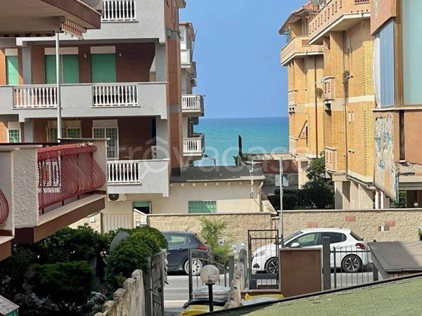 appartamento in vendita a Pomezia in zona Torvaianica