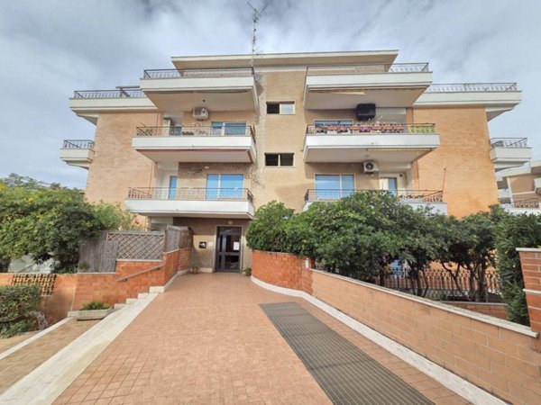 appartamento in vendita a Pomezia in zona Torvaianica