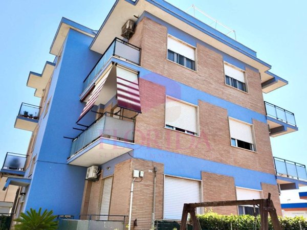 mansarda in vendita a Pomezia in zona Torvaianica