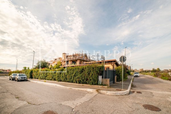 casa indipendente in vendita a Pomezia