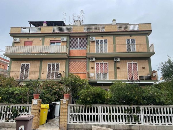 appartamento in vendita a Pomezia in zona Torvaianica