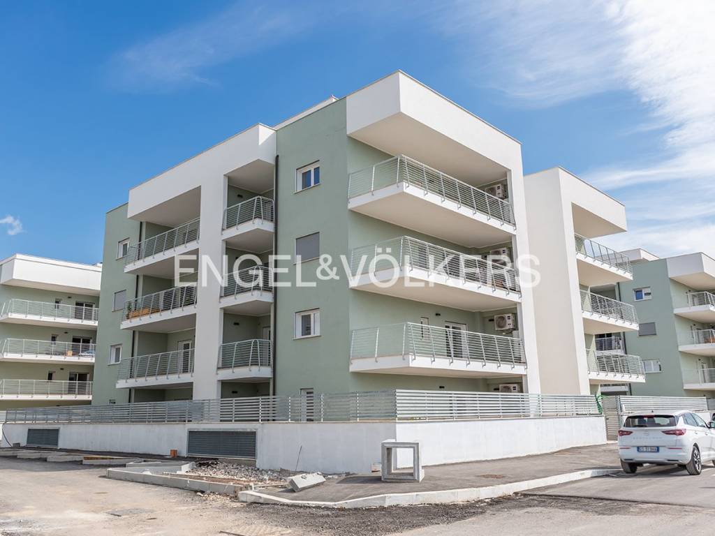 appartamento in vendita a Pomezia in zona Pratica di Mare