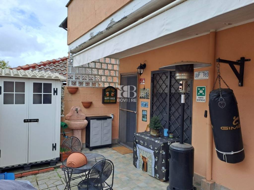 appartamento in vendita a Pomezia in zona Campo Ascolano