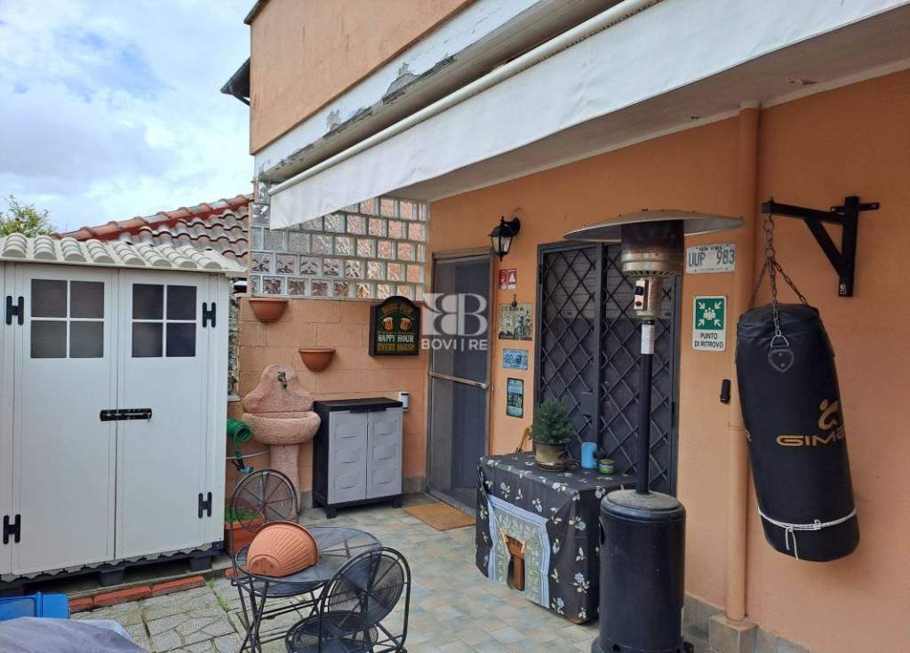 appartamento in vendita a Pomezia in zona Torvaianica