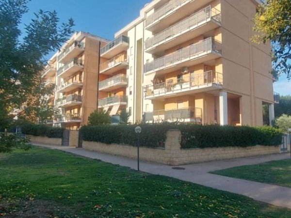 appartamento in vendita a Pomezia in zona Santa Palomba