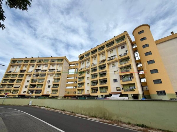 appartamento in vendita a Pomezia in zona Pratica di Mare