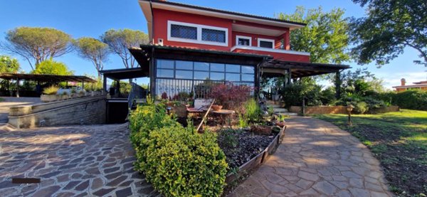 casa indipendente in vendita a Pomezia in zona Santa Palomba