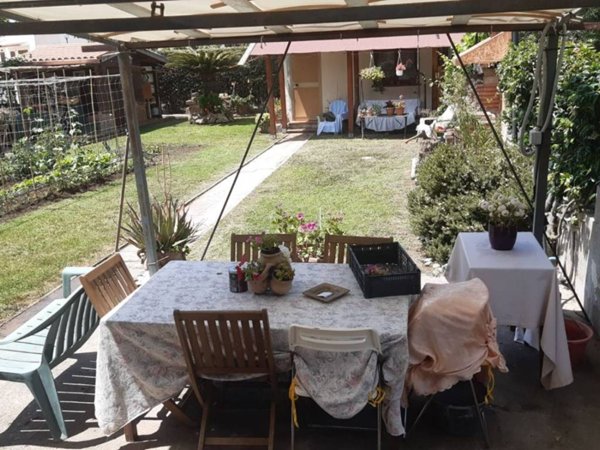 appartamento in vendita a Pomezia in zona Torvaianica