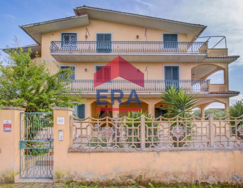 appartamento in vendita a Pomezia in zona Castagnetta