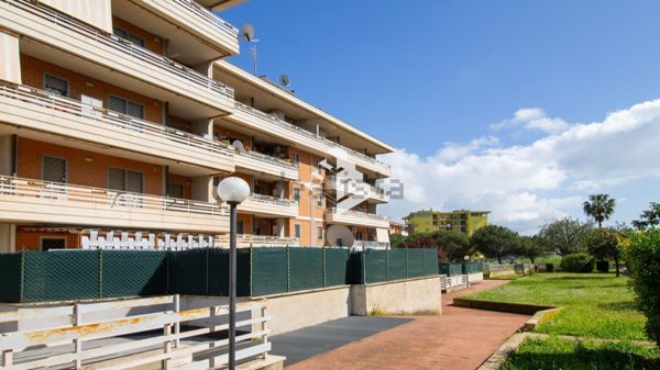 appartamento in vendita a Pomezia in zona Santa Palomba