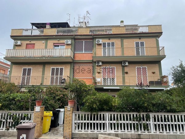 appartamento in vendita a Pomezia in zona Torvaianica