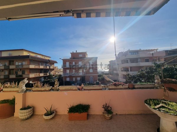 appartamento in vendita a Pomezia in zona Campo Ascolano