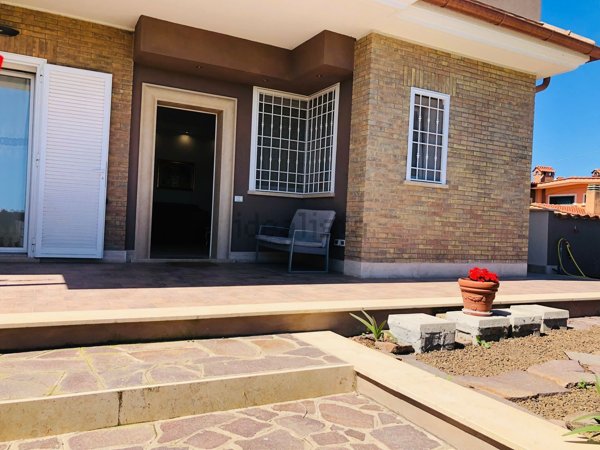 appartamento in vendita a Pomezia in zona Torvaianica Alta