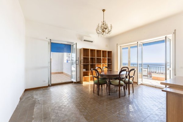 appartamento in vendita a Pomezia in zona Torvaianica