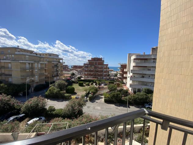 appartamento in vendita a Pomezia in zona Pratica di Mare