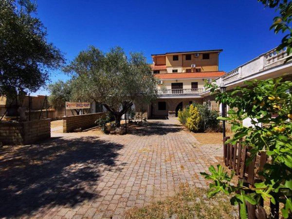 appartamento in vendita a Pomezia in zona Santa Palomba