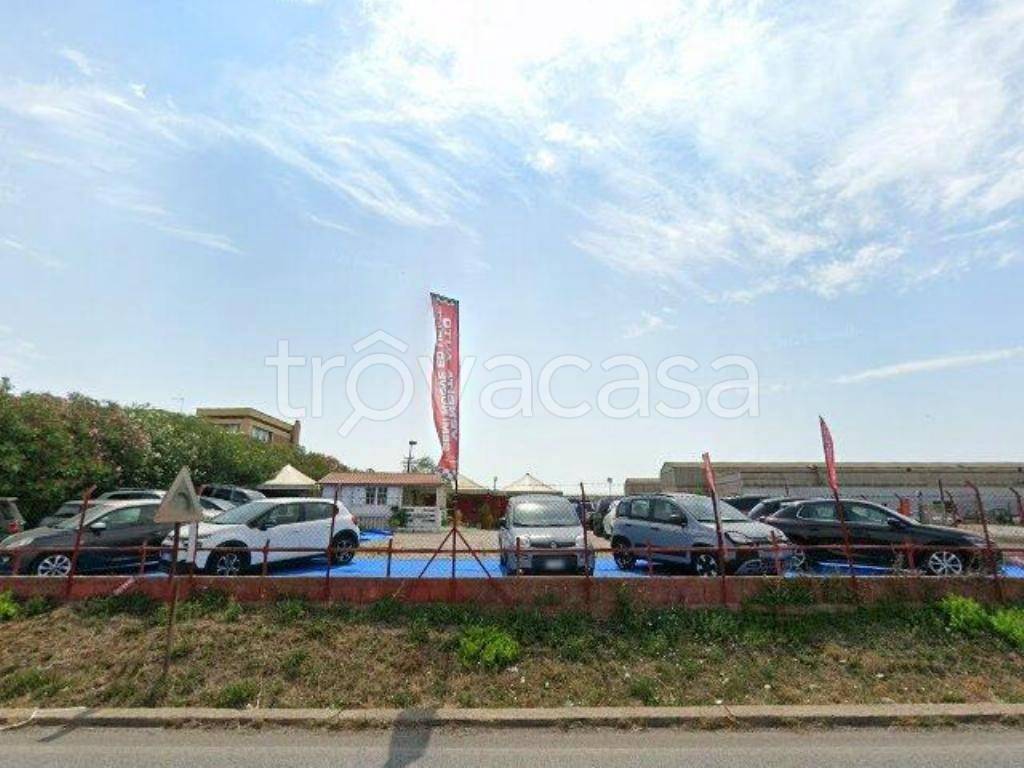 locale commerciale in vendita a Pomezia
