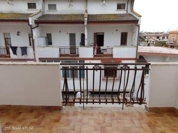 casa indipendente in vendita a Pomezia in zona Pratica di Mare