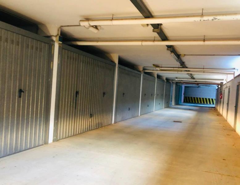 locale di sgombero in vendita a Pomezia