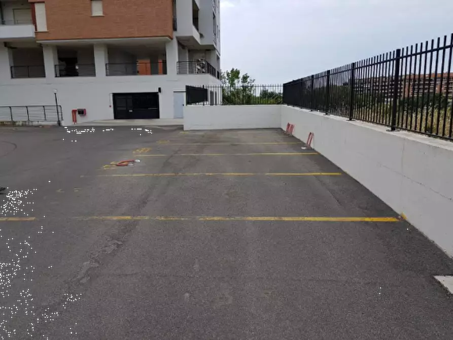 locale di sgombero in vendita a Pomezia