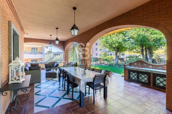 casa indipendente in vendita a Pomezia