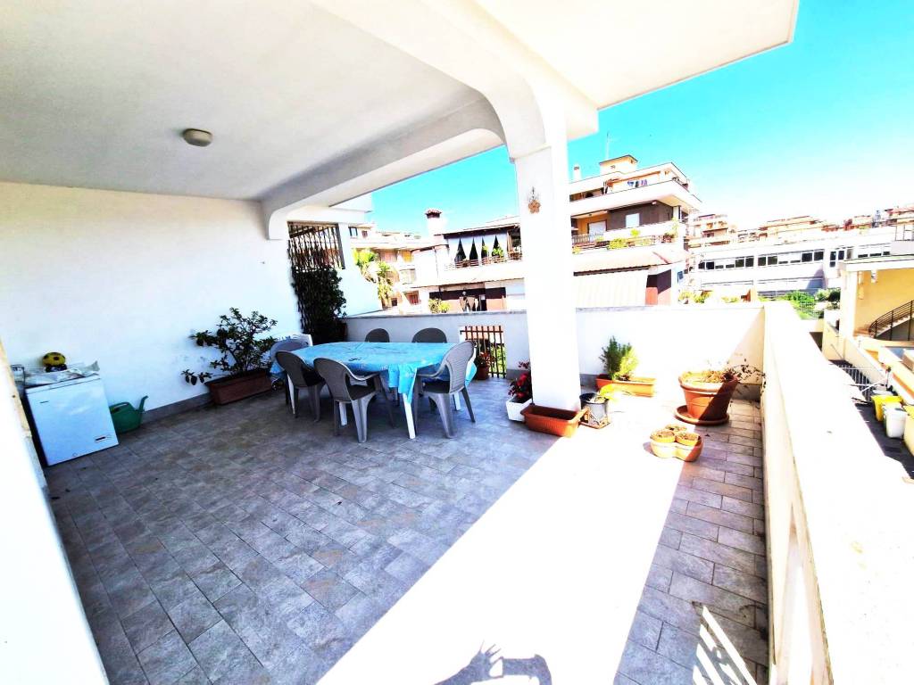 appartamento in vendita a Pomezia in zona Torvaianica