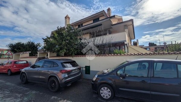 appartamento in vendita a Pomezia in zona Torvaianica Alta