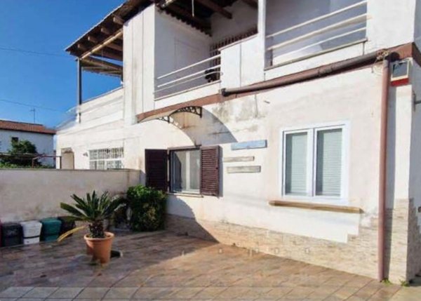 appartamento in vendita a Pomezia in zona Torvaianica