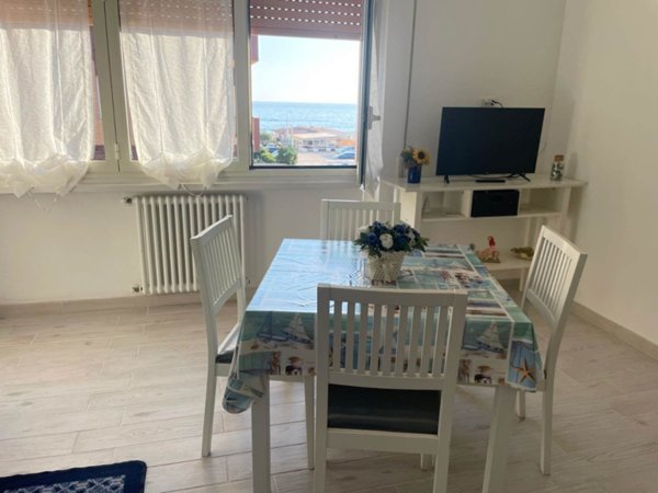 appartamento in vendita a Pomezia in zona Torvaianica