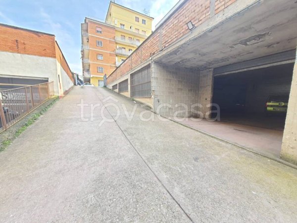 locale commerciale in vendita a Pomezia