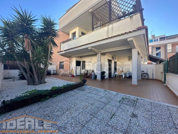 appartamento in vendita a Pomezia in zona Torvaianica