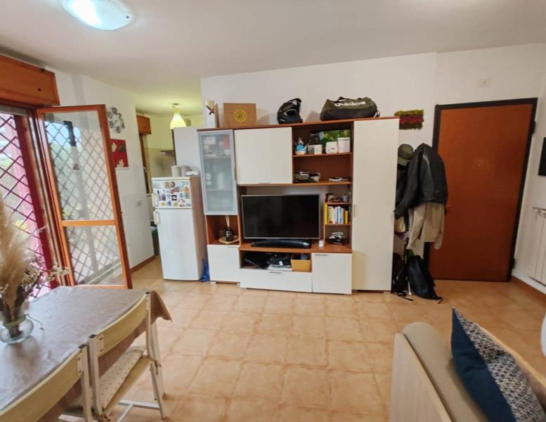 appartamento in vendita a Pomezia in zona Santa Palomba