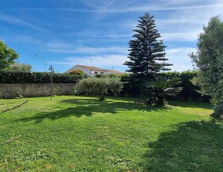 casa indipendente in vendita a Pomezia in zona Torvaianica