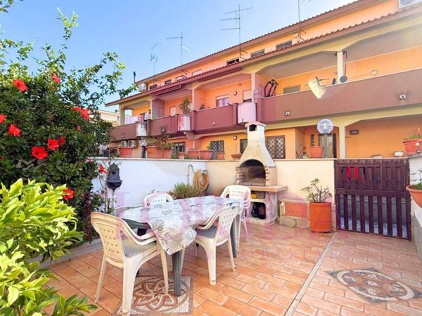 casa indipendente in vendita a Pomezia in zona Campo Selva