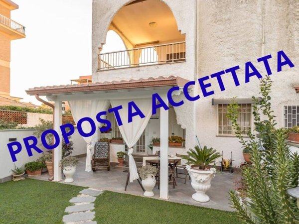 appartamento in vendita a Pomezia in zona Torvaianica